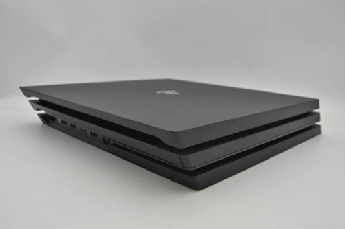 Playstation 4 - PRO - 1TB HDD - Konsol - SNR 03-27452400-6465828 (B Grade) (Genbrug)